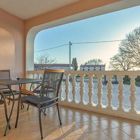 Koraca B4 Apartment Kirmenjak Екстериор снимка