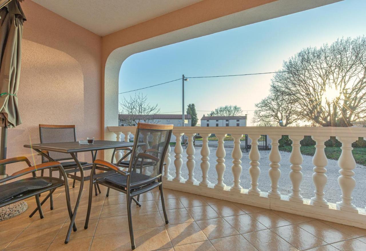 Koraca B4 Apartment Kirmenjak Екстериор снимка